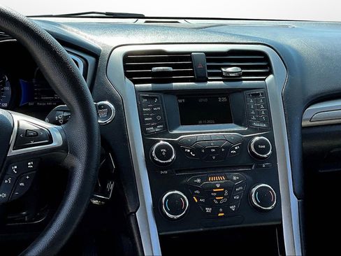 Used 2017 Ford Fusion S image 6