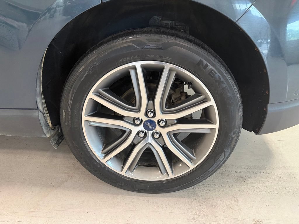 Used 2019 Ford Edge Titanium w/ Equipment Group 301A AWD/4WD image 37