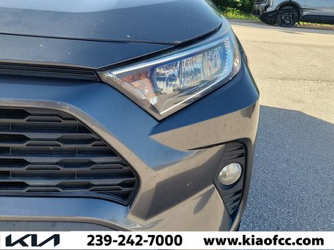 Used 2021 Toyota RAV4 XLE w/ Convenience Package FWD image 3