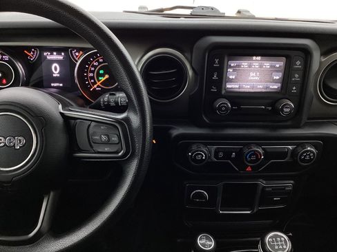 Used 2018 Jeep Wrangler Unlimited Sport image 32