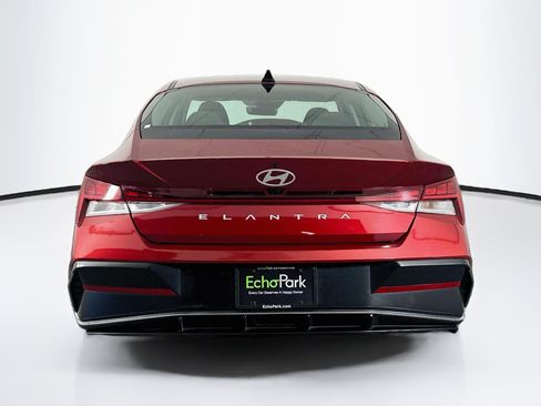 Used 2025 Hyundai Elantra SEL FWD image 7