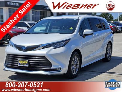 Used 2022 Toyota Sienna XLE