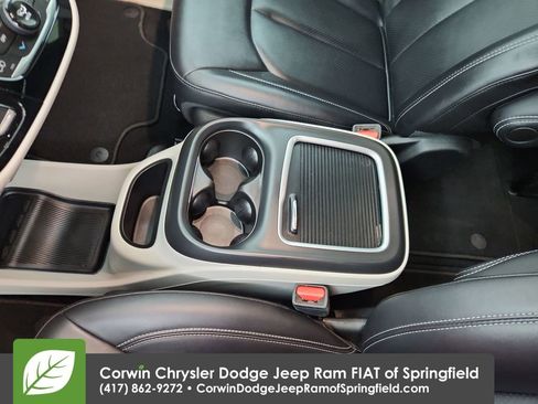 Certified 2024 Chrysler Pacifica Touring-L image 29