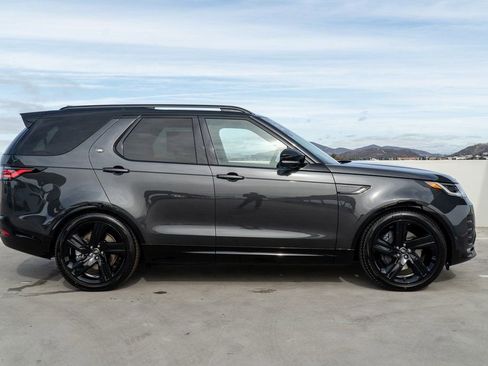 Used 2025 Land Rover Discovery Dynamic SE image 7