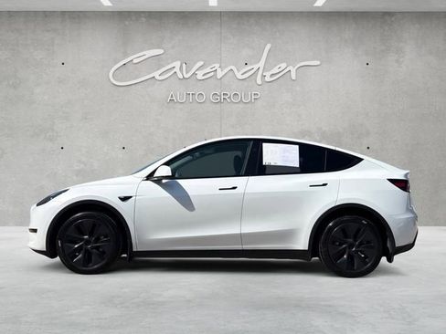 Used 2024 Tesla Model Y Long Range image 13