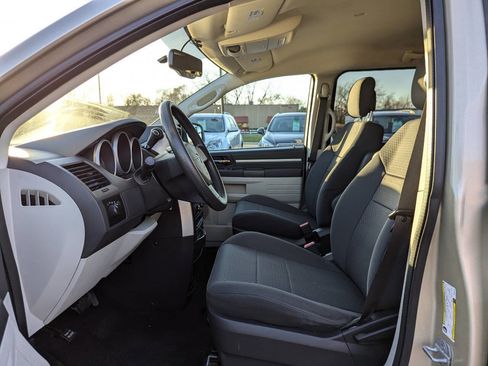 Used 2010 Dodge Grand Caravan SE image 12