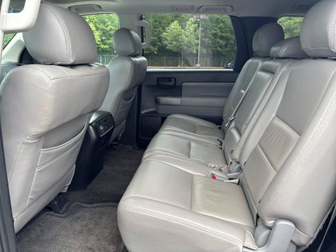 Used 2016 Toyota Sequoia SR5 RWD image 31
