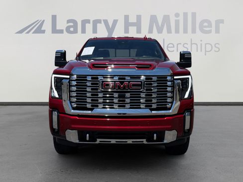 Used 2024 GMC Sierra 3500 Denali w/ Technology Package AWD/4WD image 8