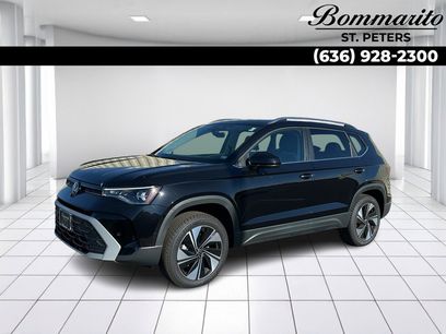 Used 2025 Volkswagen Taos SE w/ Panoramic Sunroof Package