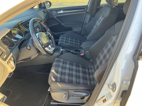 Used 2017 Volkswagen Golf S image 16