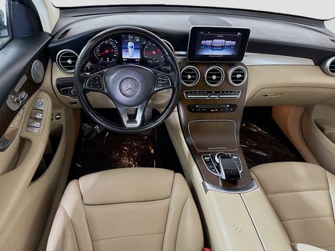 Used 2019 Mercedes-Benz GLC 350e 4MATIC image 17