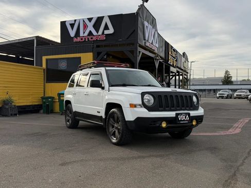 Used 2017 Jeep Patriot 75th Anniversary w/ Power Value Group FWD image 3