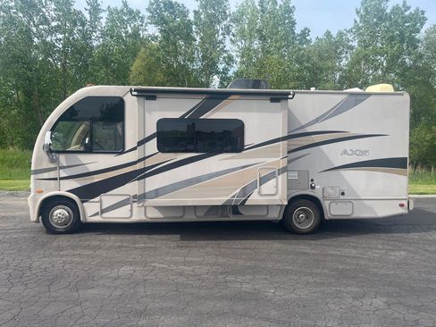 Used 2015 Ford E-350 and Econoline 350 Super Duty w/ A/C Prep Package RWD image 3