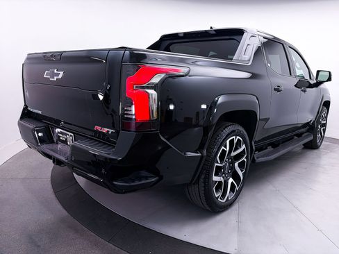 Used 2025 Chevrolet Silverado EV RST AWD/4WD image 16