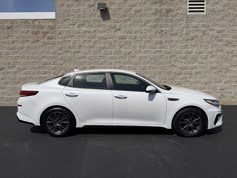 Used 2019 Kia Optima S image 2