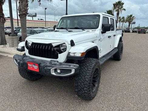 Used 2021 Jeep Gladiator Overland w/ Popular Equipment Package AWD/4WD image 3