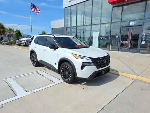 Used 2026 Nissan Rogue SV FWD image 2