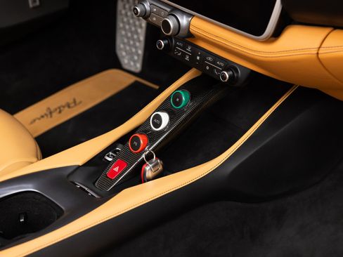 Used 2019 Ferrari Portofino RWD image 77