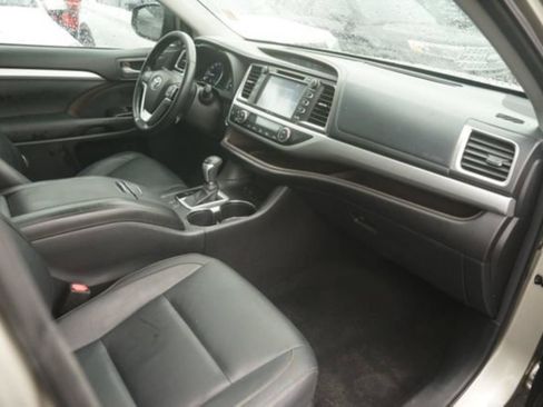 Used 2015 Toyota Highlander XLE FWD image 20