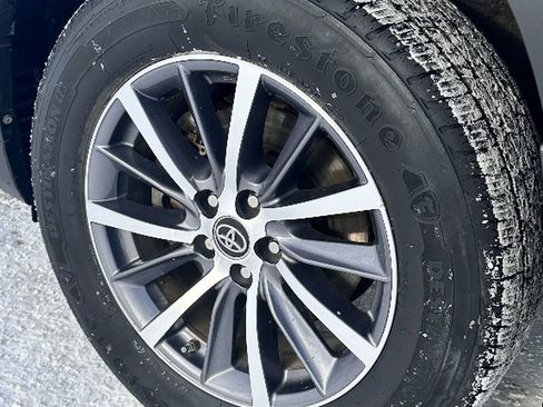 Used 2017 Toyota Highlander XLE image 9