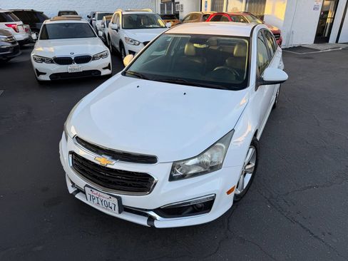Used 2016 Chevrolet Cruze LT w/ Enhanced Safety Package FWD image 4