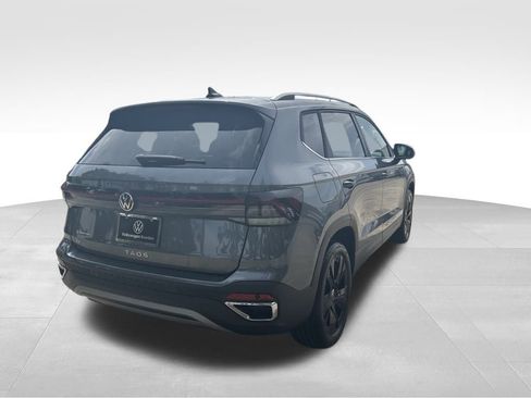 New 2025 Volkswagen Taos SE w/ Panoramic Sunroof Package image 4