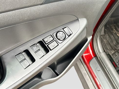 Used 2020 Hyundai Tucson SE w/ Winter Weather Package image 17