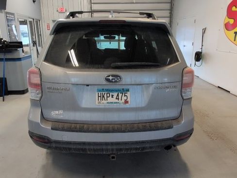 Used 2017 Subaru Forester 2.5i Touring image 4