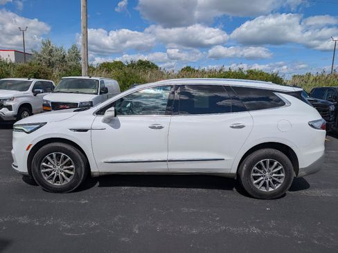 Used 2024 Buick Enclave Essence AWD/4WD image 5