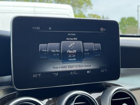 Used 2019 Mercedes-Benz GLC 300 4MATIC image 25