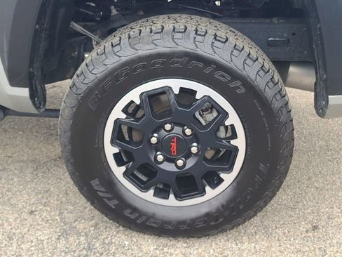 Certified 2024 Toyota Tacoma TRD Off-Road AWD/4WD image 32