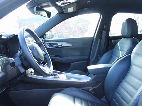 Used 2025 Alfa Romeo Tonale w/ Premium Package image 12