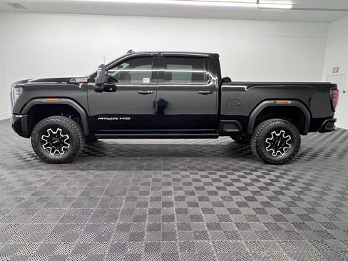 Used 2025 GMC Sierra 2500 AT4X AWD/4WD image 2