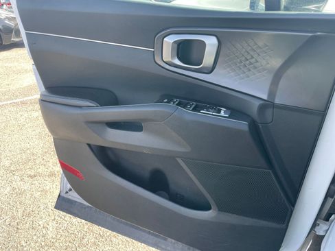 Used 2024 Kia Sorento S image 18