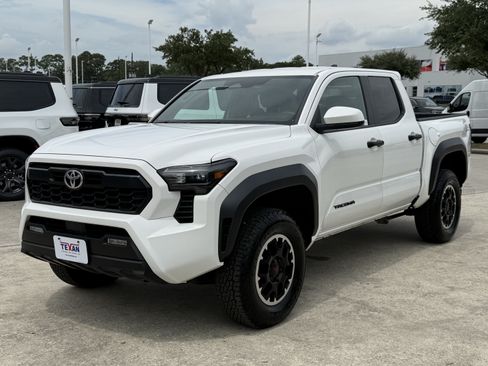 Used 2024 Toyota Tacoma TRD Off-Road AWD/4WD image 9
