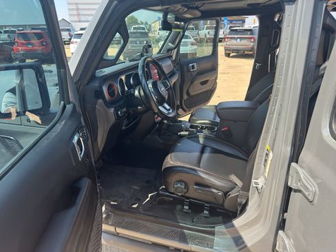 Used 2022 Jeep Gladiator Mojave w/ Cold Weather Group AWD/4WD image 27
