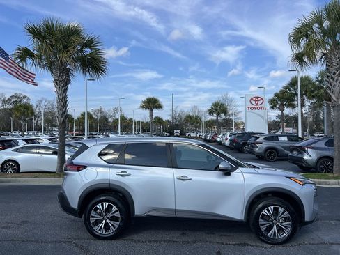 Used 2023 Nissan Rogue SV image 11