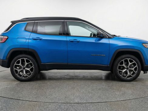 Used 2025 Jeep Compass Limited AWD/4WD image 11