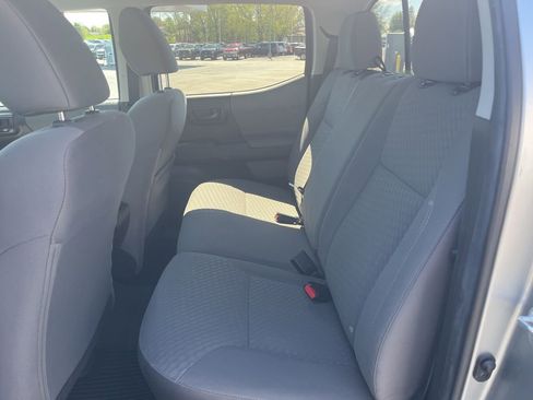 Used 2022 Toyota Tacoma SR AWD/4WD image 13