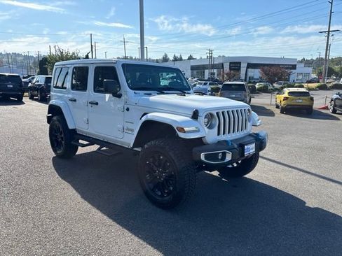 Used 2023 Jeep Wrangler Unlimited Sahara w/ Cold Weather Group AWD/4WD image 7