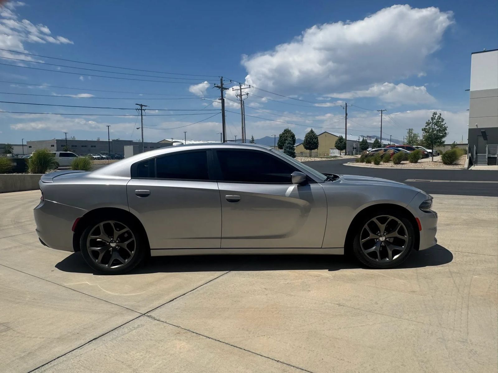 Used 2015 Dodge Charger SXT RWD image 6
