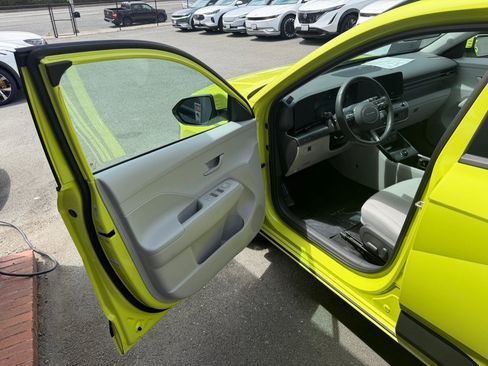 Used 2024 Hyundai Kona SEL FWD image 9