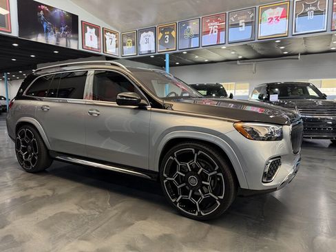 Used 2026 Mercedes-Benz Maybach GLS 600 4MATIC image 4