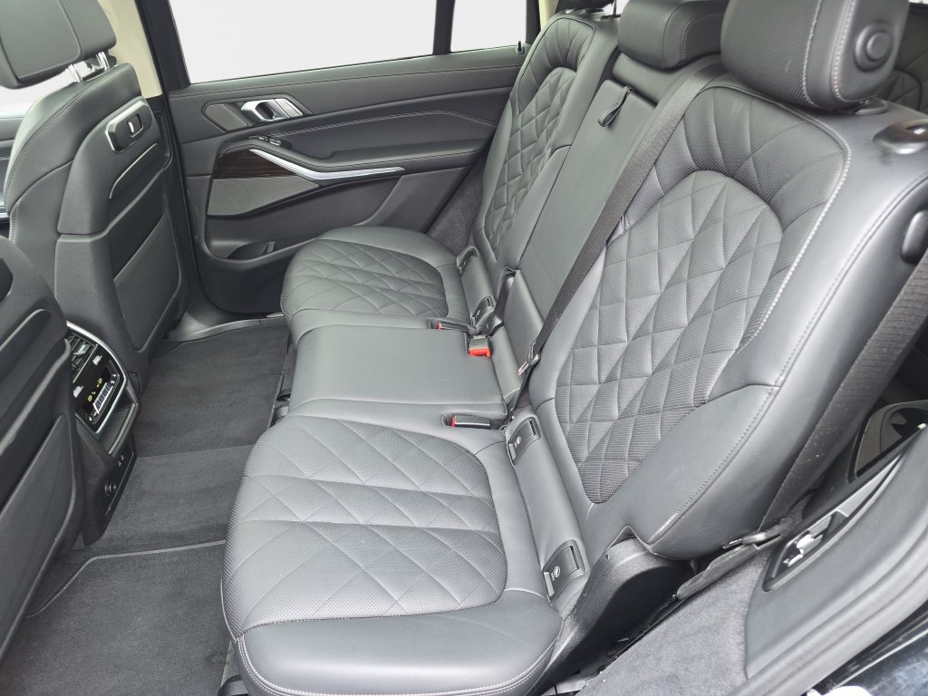 Used 2024 BMW X7 xDrive40i AWD/4WD image 18
