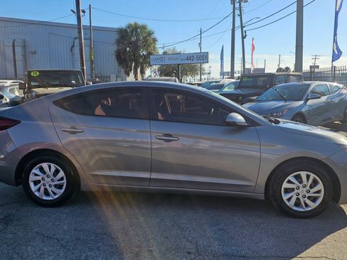 Used 2020 Hyundai Elantra SE FWD image 5