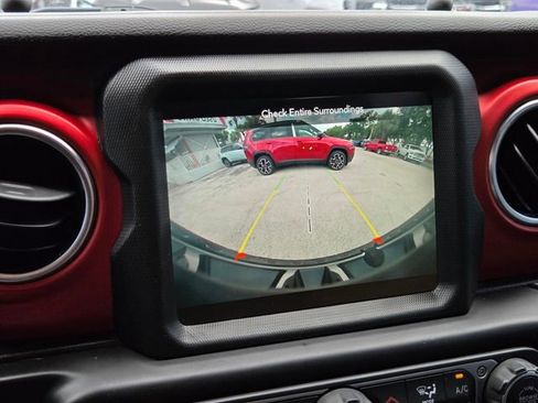 Used 2022 Jeep Wrangler Unlimited Rubicon w/ LED Lighting Group AWD/4WD image 23