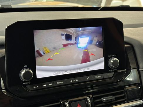 Used 2025 Nissan Pathfinder SV FWD image 25