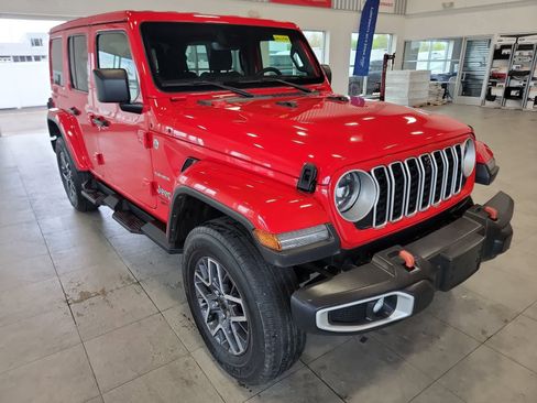 Used 2024 Jeep Wrangler Unlimited Sahara w/ Technology Group AWD/4WD image 5