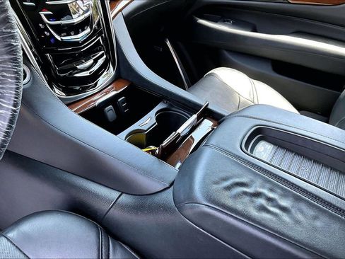 Used 2018 Cadillac Escalade Premium Luxury AWD/4WD image 10