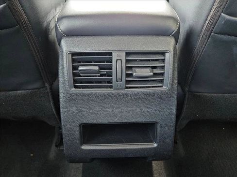 Used 2024 Mitsubishi Outlander SE image 18